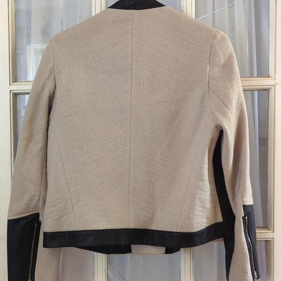 Helmet laying bomber jacket - Picture 5 of 5